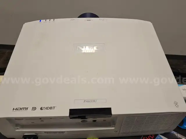 NEC PA653U projector
