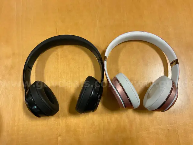 LOT of 8 Wireless Headphones