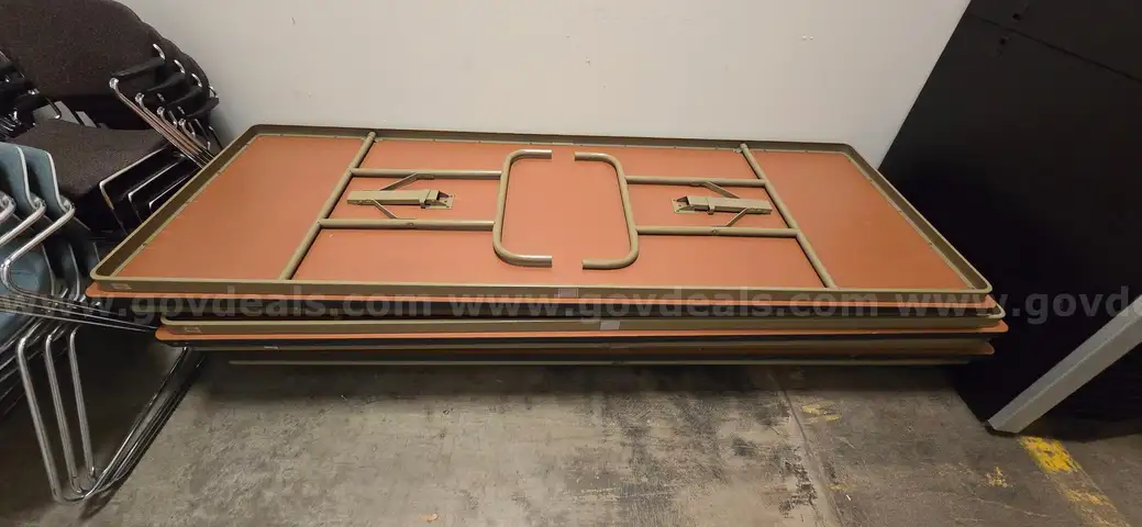 Lot of 6 assorted foldable tables