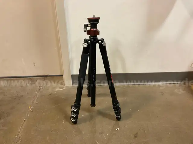 Lot of 8 Caer AF2451 Aluminum Tripod