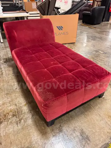 Lot of 1 Velvet Red Chaise Lounge Seat