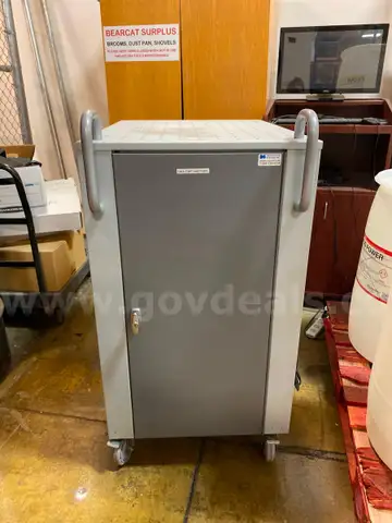 Lot of 1 Mobile Computer Cart