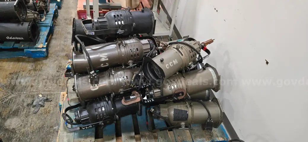 Lot of 18 Altman spotlights