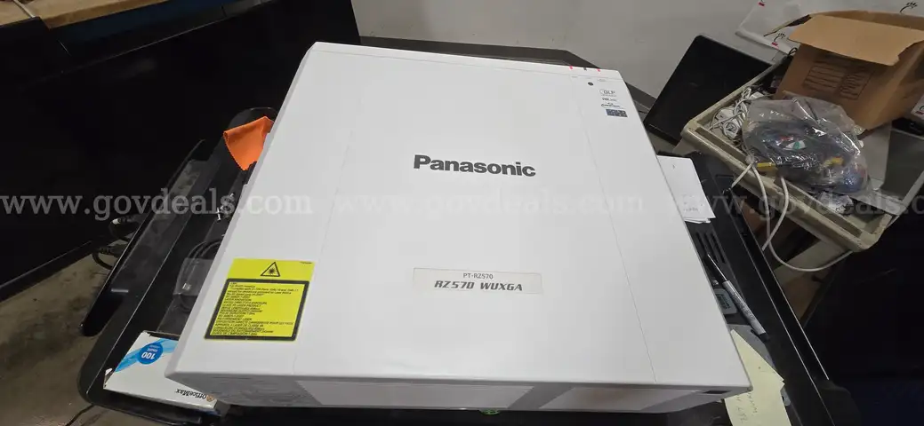 Panasonic RZ570 projector