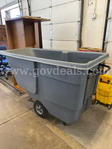 Lot of 1 Rubbermaid Heavy Duty Tilt Truck