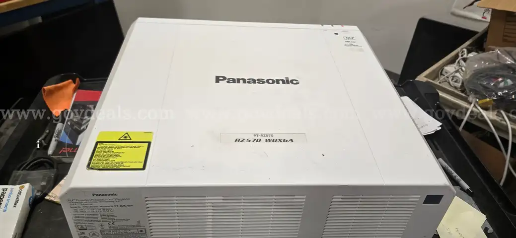 Panasonic RZ570 projector