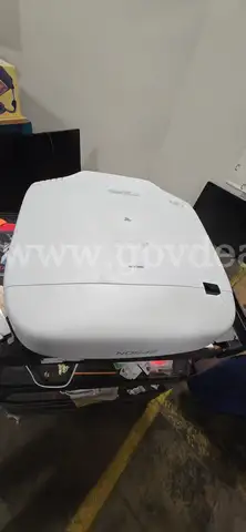 Epson Pro G7400U projector