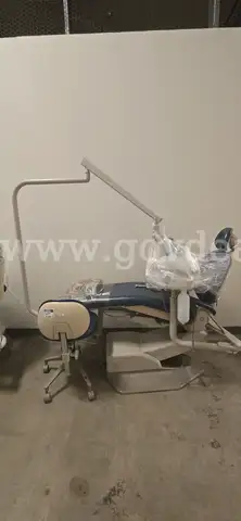 1 Adec Dental Chair