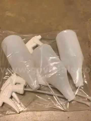 1 box of 72 plastic spray bottles