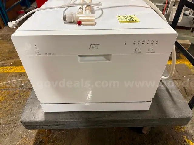 Sunpentown SD-2201W: Countertop Dishwasher – White