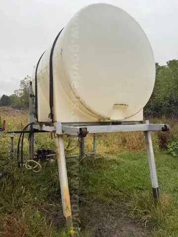 925 Gallon Irrigation Tank and Controls