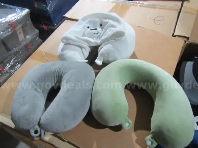 LOT OF NECK PILLOWS