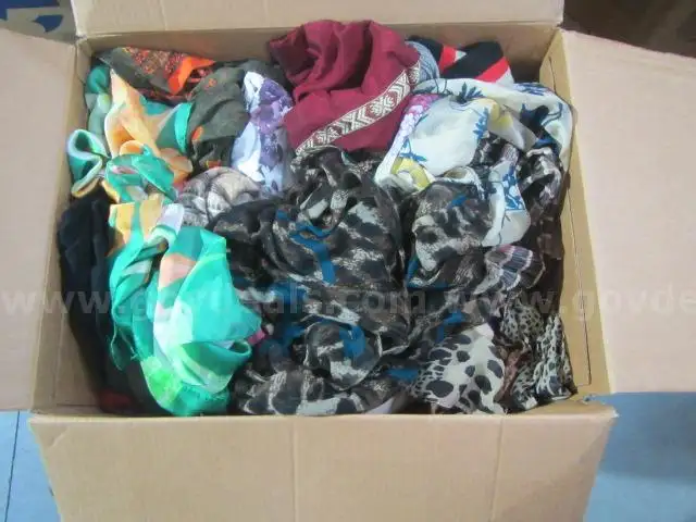 LOT OF SCARVES