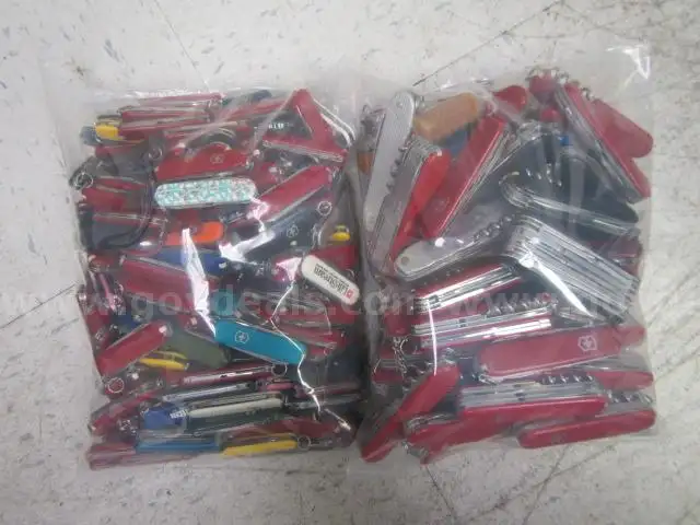 VICTORINOX LOT