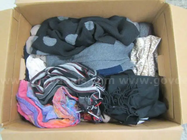 LOT OF SCARVES