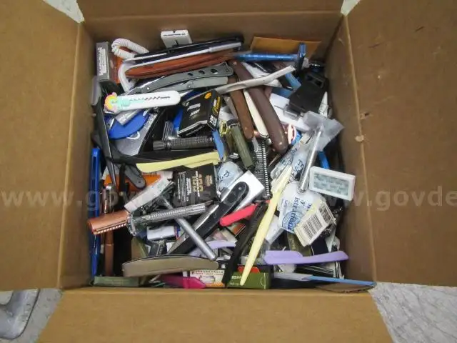 LOT OF RAZOR BLADES