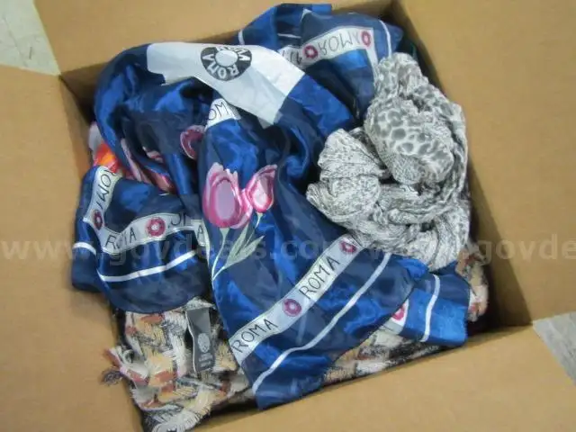 LOT OF SCARVES