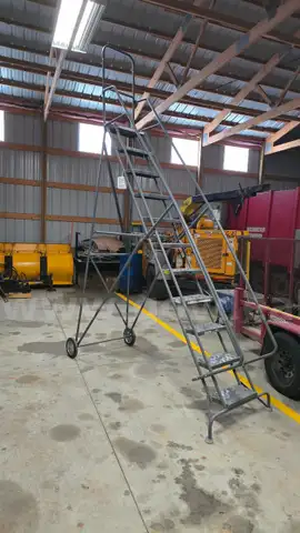 ROLLING UTILITY LADDER