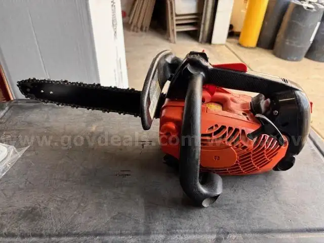 Echo Chain Saw   needs repairs