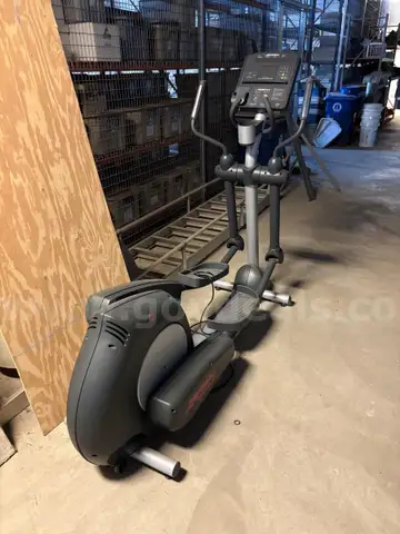 Life Fitness  Elliptical  needs repair