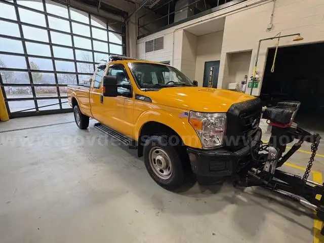 2015 Ford F-350 SD XL SuperCab 4WD  With 9&#x27; Western Pro Plow