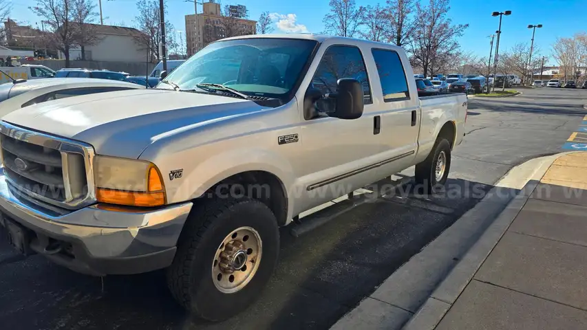 2000 Ford F-250 SD XLT Crew Cab Short Bed 4WD