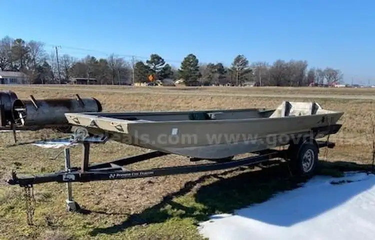 1648 Express boat and Trailer