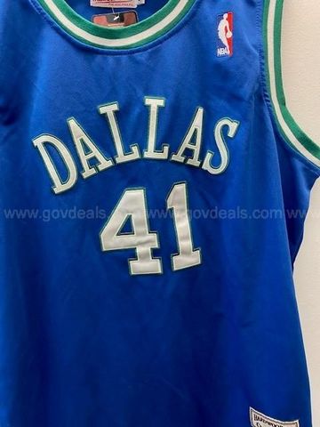 Dirk Nowitzki Dallas Mavericks #41 Jersey Autographed 