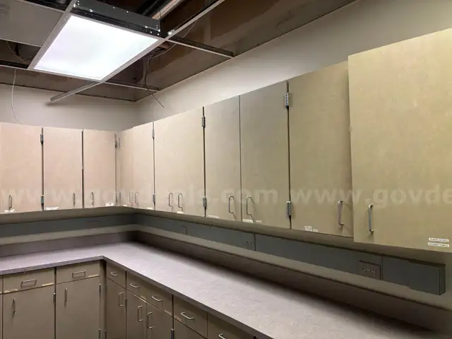 lower and upper cabinets
