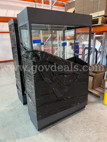 2 Glass display cases (See description)