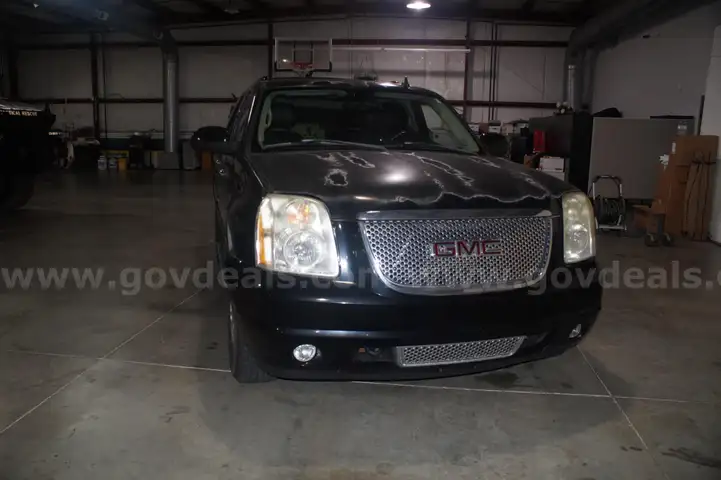 2007 Black GMC Yukon Denali