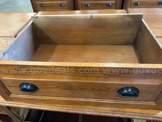 2-Drawer Dresser