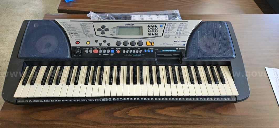 Yamaha PSR-340 Portatone Electronic Keyboard with Music