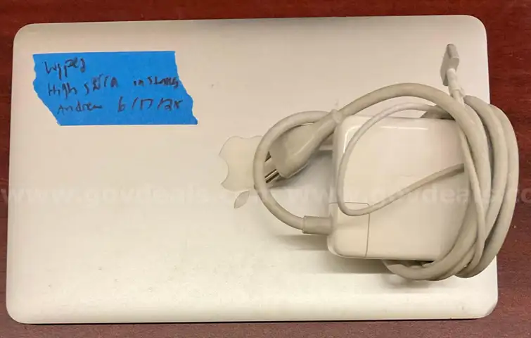 A MacBook Air (A1465)