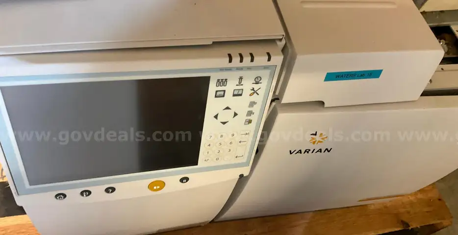 A Gas Chromatograph and a Purge&#x26;Trap Concentrator