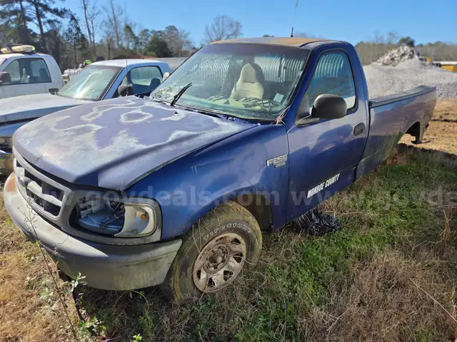 1998 Ford F-250 XL Reg Cab 2WD