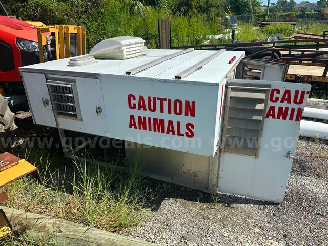 Jones slide in dog box