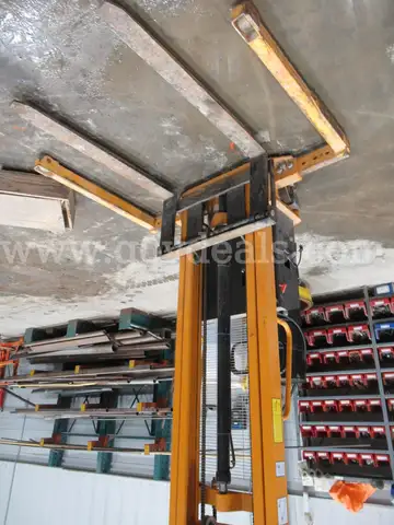 Blue Giant Pallet Truck