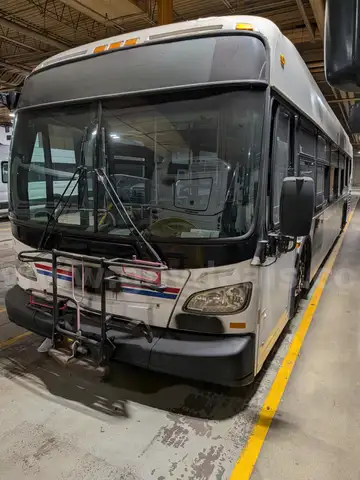 2013 New Flyer XDE40 LOW FLOOR