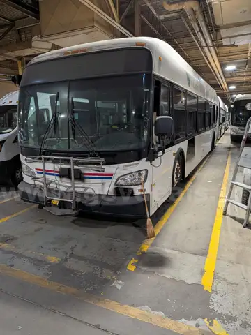 2013 New Flyer XDE40 LOW FLOOR