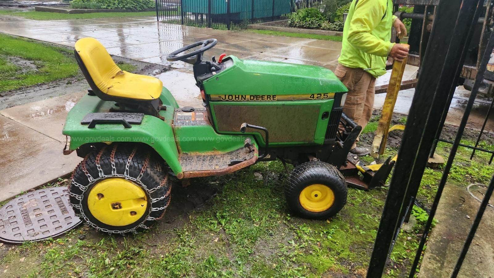 John deere outlet 425 lawn tractor