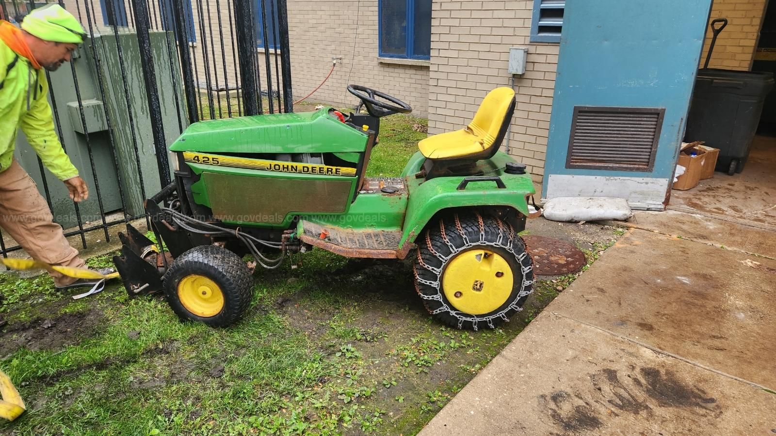 John deere 425 tractor hot sale