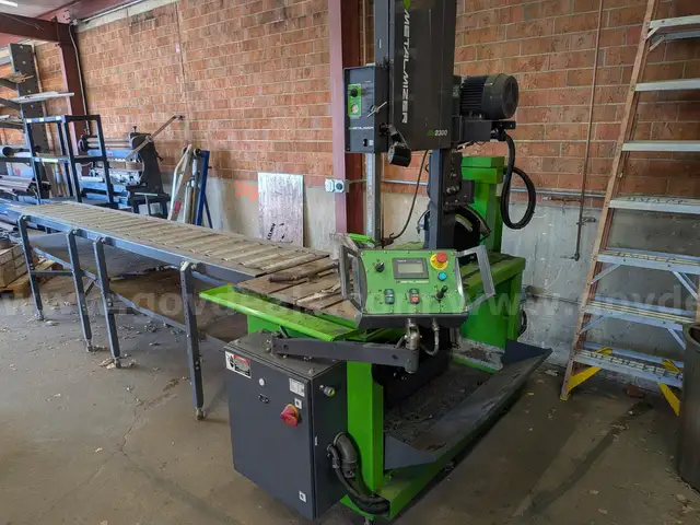 MetalMizer MV2300 Metal Cutting Band Saw with Material Handling Tables