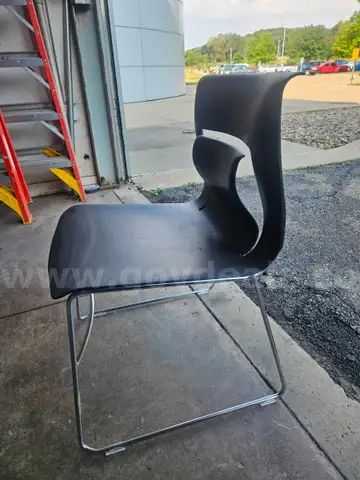 Lot of 25 identical black chairs (LOT 3 of 5)