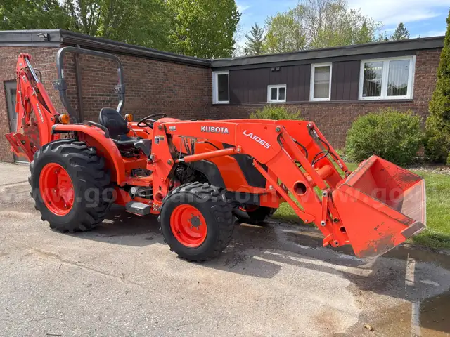 2014 Kubota MX5200 Tractor, Loader, Backhoe