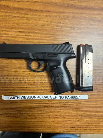 .40 S&#x26;W Pre Owned: Smith &#x26; Wesson SW40F Cal Semi Auto Pistol w/ Mag