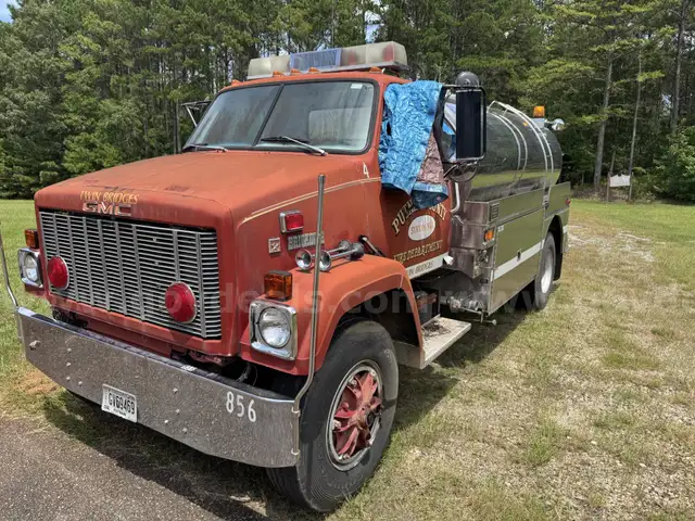 1984 GMC J9C042 Brigadier Tanker 2000 Gallon