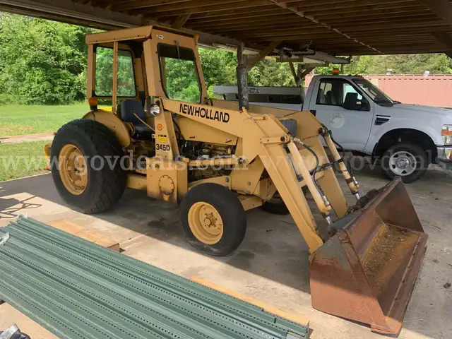 New Holland 345D Loader