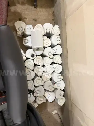 One lot ceiling speakers