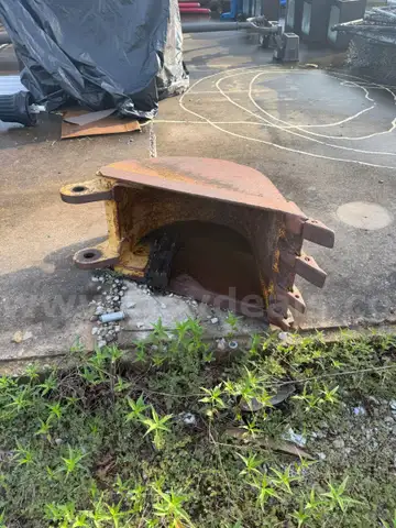 Backhoe bucket